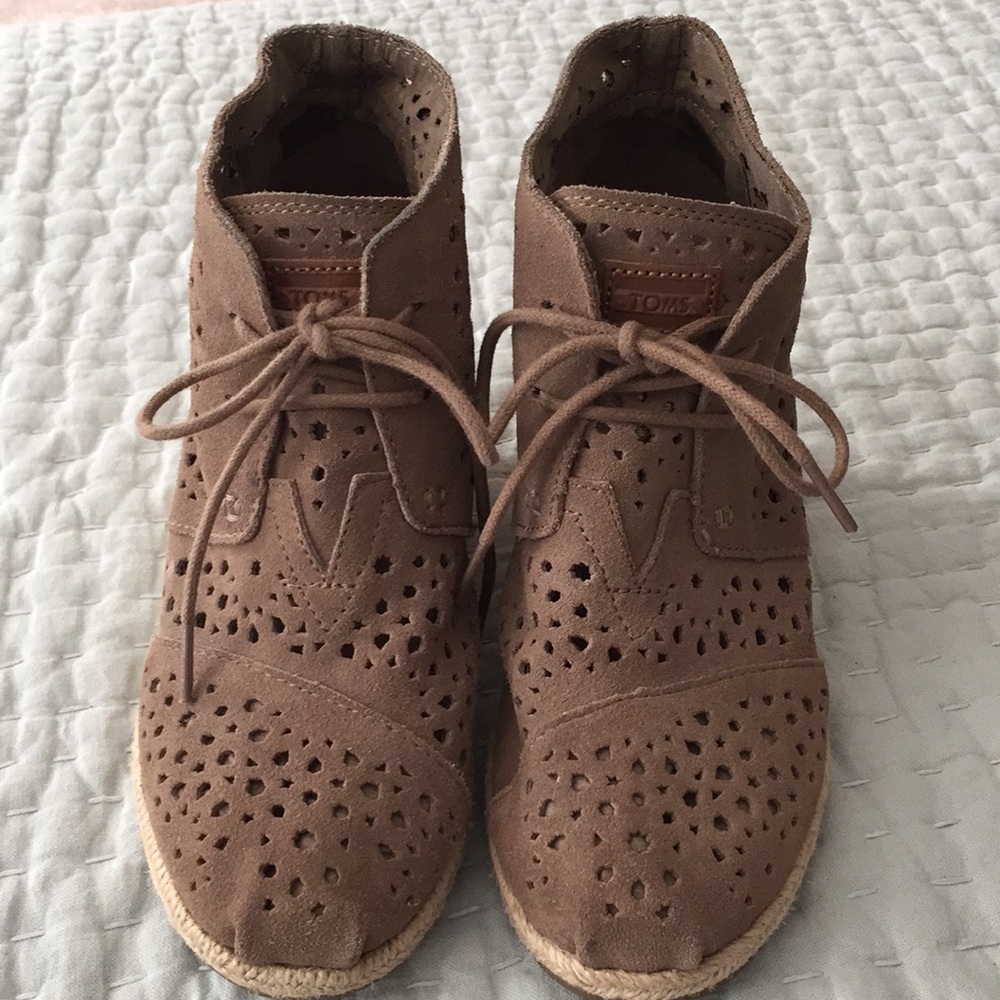 TOMS Women’s wedge heel boots